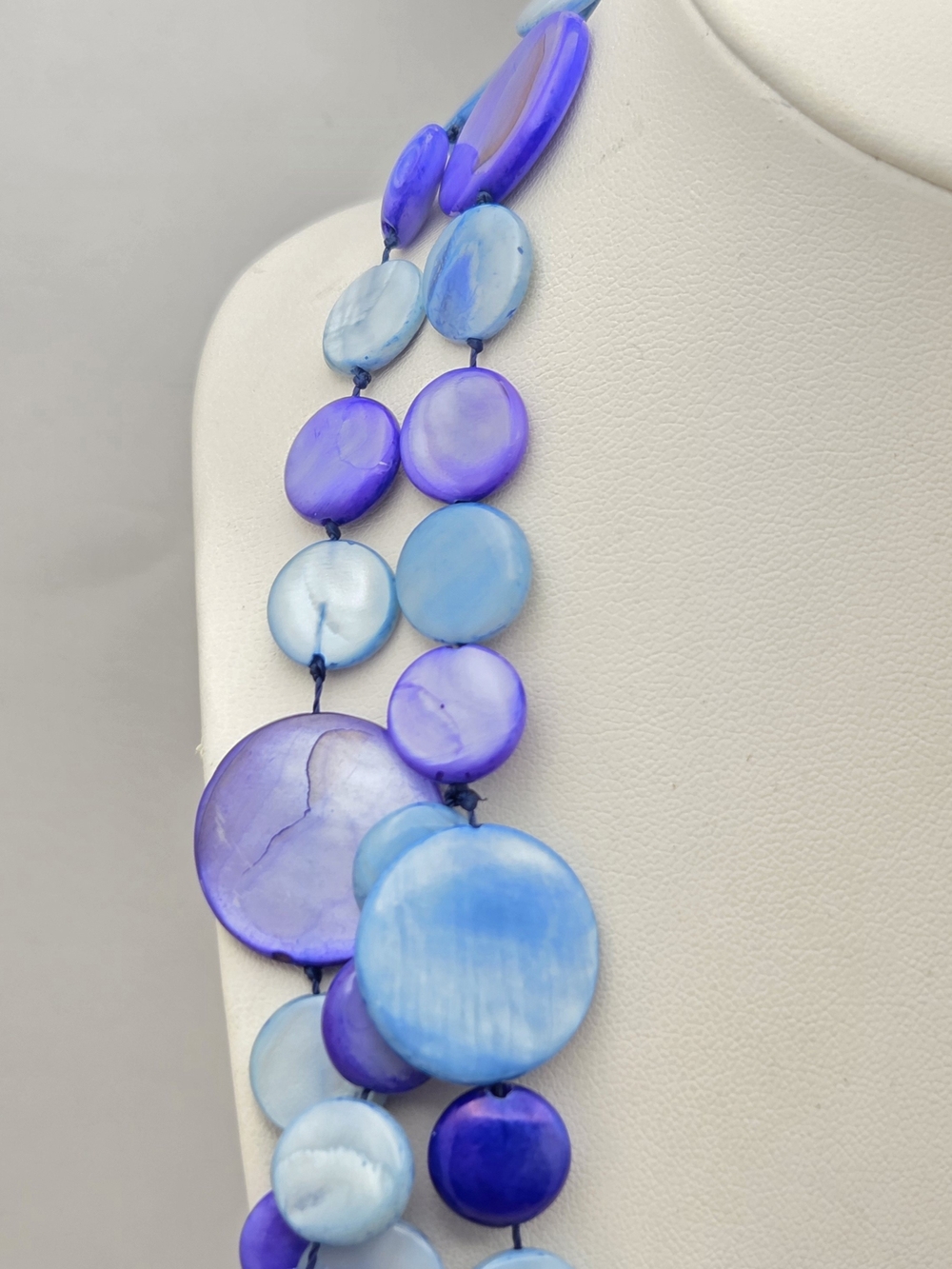 Vintage Blue Purple Mother of Pearl Disc Layered Necklace - Picture 3 of 16